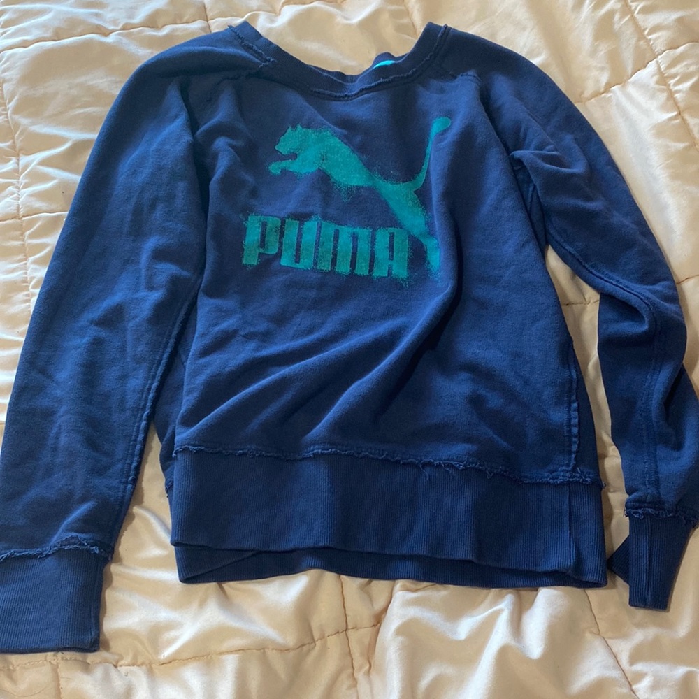 Navy blue PUMA crew neck sweatshirt